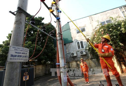Nhiều giải pháp để EVN tăng năng suất lao động 